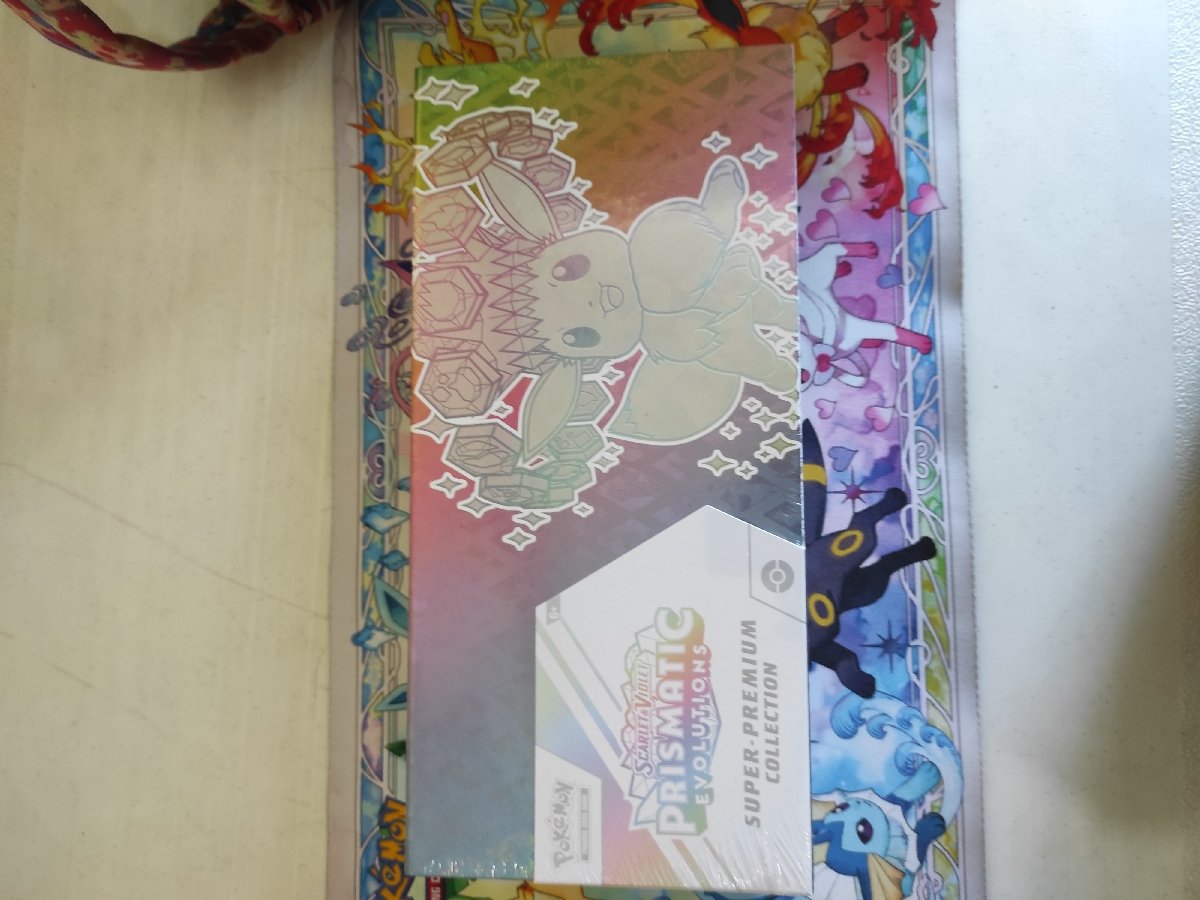 Pokémon TCG: Scarlet & Violet Prismatic Evolutions – Super Premium Collection